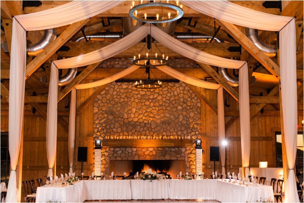 elegant barn wedding venue in Tucson at Tanque Verde Ranch