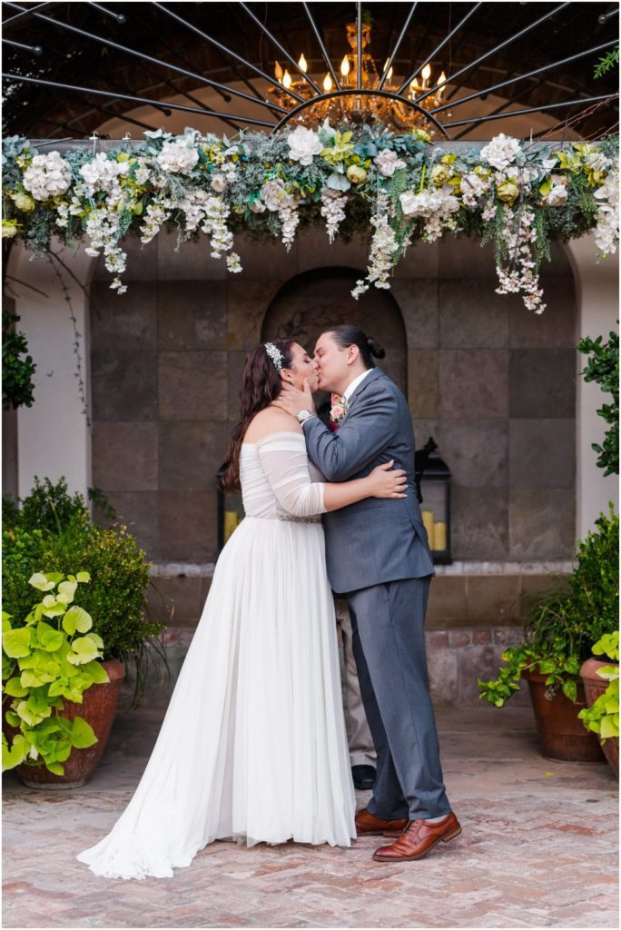 outdoor wedding in courtyard at Stillwell House in Tucson