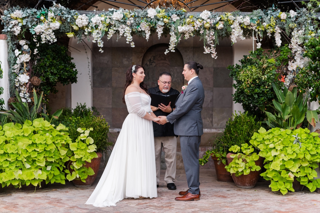 intimate wedding at Stillwell House and Gardens in downtown Tucson AZ by Christy Hunter Photography